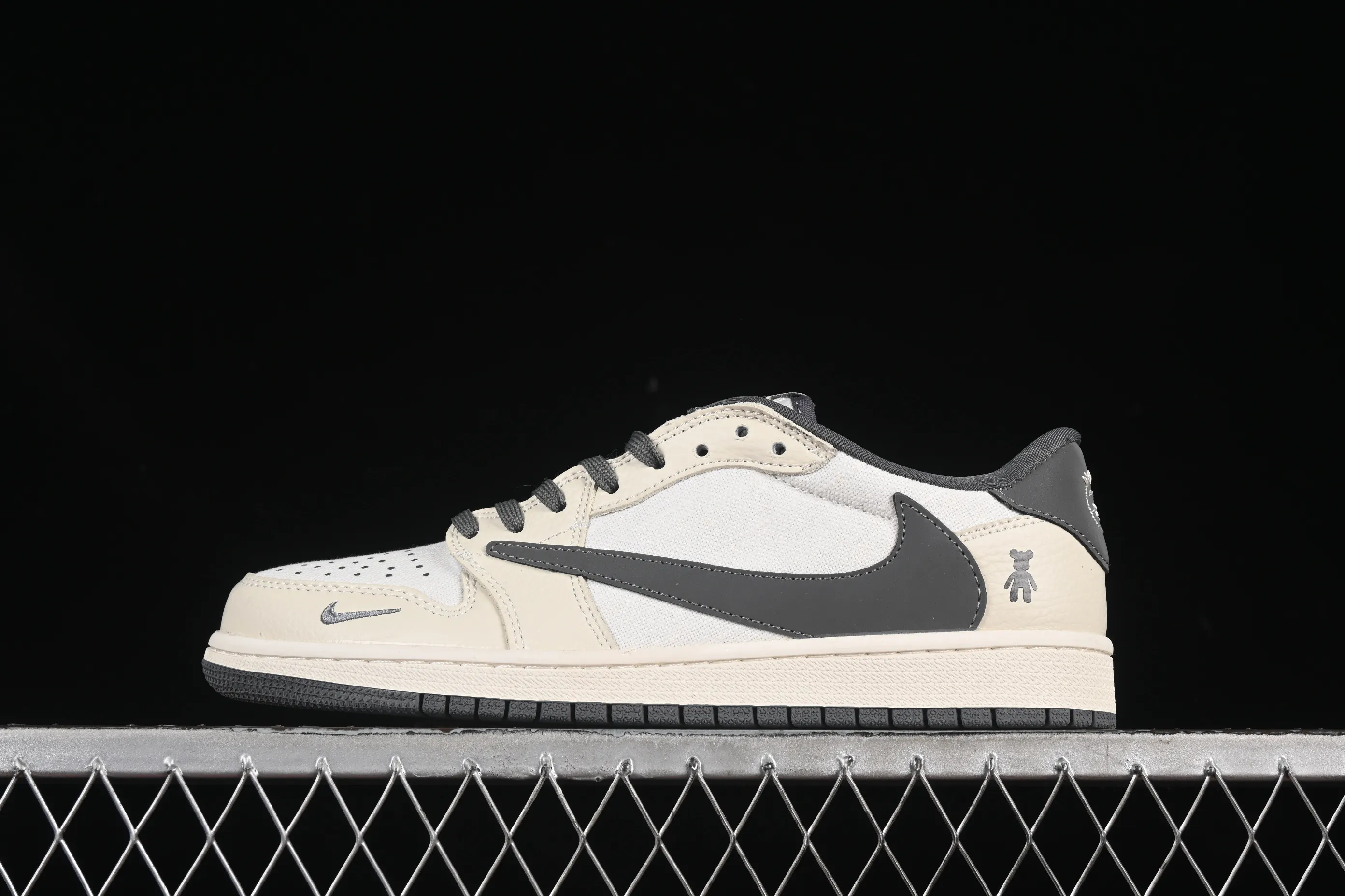 All categories Air Jordan Jordan series basketball shoes Air Jordan 1 Low high-end customized low-top sneakers Travis Scott x Fragment Design x Air Jordan 1 Low OG SP AJ1 Joe 1 Violent Bear joint beige linen low-top cultural casual sneakers XS2024-005